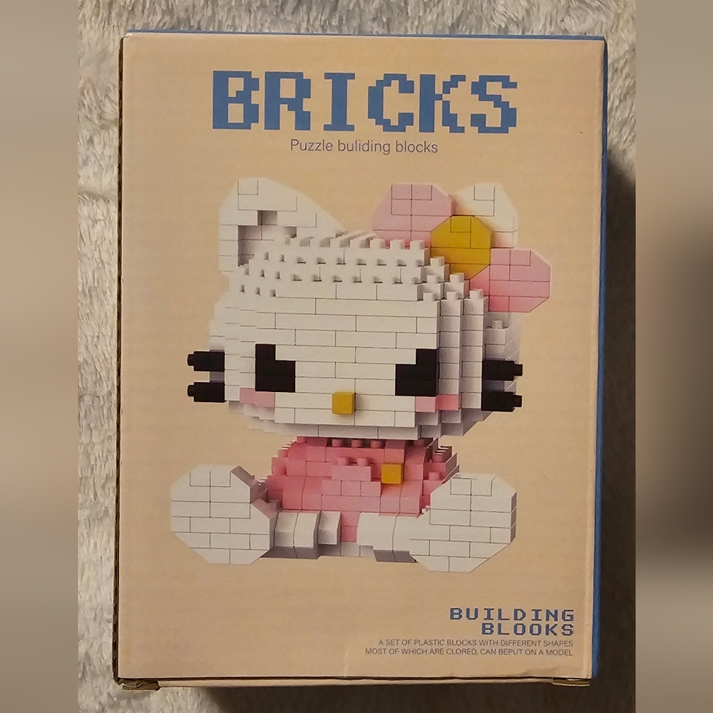 Hello Kitty Building Block Set - Picture 1 of 2